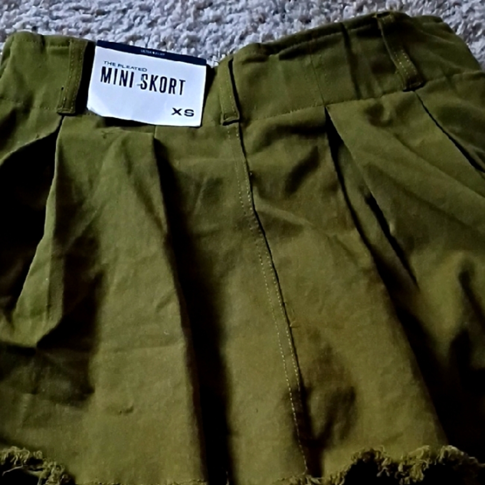 Ultra Flirt Olive Pleated Mini Skort